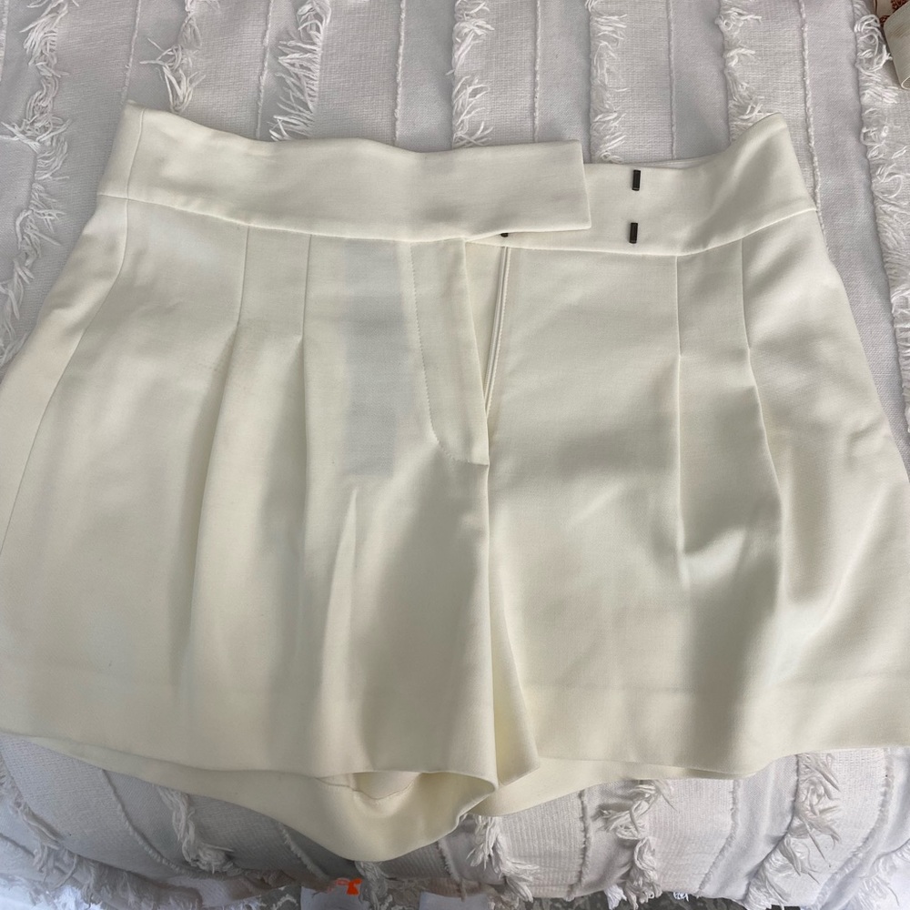 Alice and Olivia Shorts - New with Tags. White. Size 10
